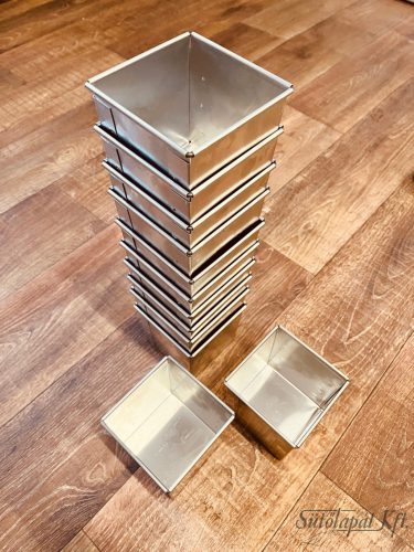 SZÖGLETES SÜTŐFORMA (kocka)100x100/90x90/100 mm